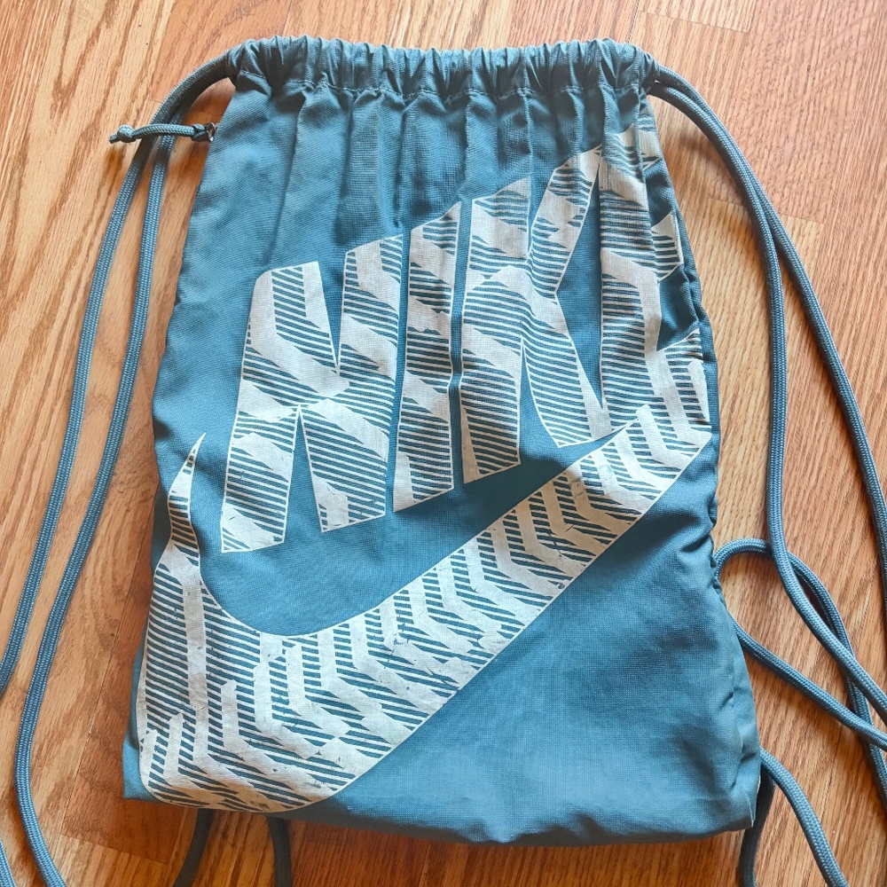 Nike Athletic Backpack Drawstring - Picture 2 of 5